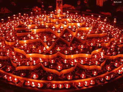 Happy Diwali Wishes: दिवाली पर अपनों को मेसेज के जरिए भेजिए शुभकामनाएं