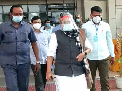 Bihar Live: दिल्ली से पटना पहुंचे सुशील मोदी, रक्षा मंत्री राजनाथ सिंह कल होने वाली एनडीए की बैठक में होंगे शामिल