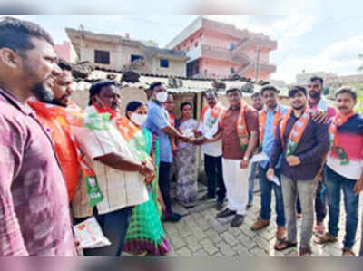 ಮಣ್ಣಿನ ಹಣತೆ ವಿತರಣೆ ಕಾರ‍್ಯಕ್ರಮ