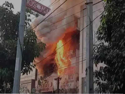 KPHB Fire Accient:  ఇంకా ఆరని మంటలు..  బంగారం కరిగిపోయిందేమోనన్న భయం