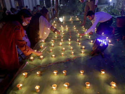 Diwali in Pakistan पाकिस्तानमध्ये हिंदू बांधवांनी उत्साहात साजरी केली दिवाळी