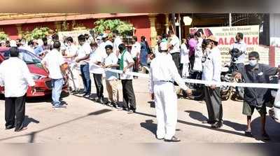 ಕೇಂದ್ರ, ರಾಜ್ಯದ ರೈತ ವಿರೋಧಿ ನೀತಿ ವಿರುದ್ಧ ಸಹಿ ಸಂಗ್ರಹ; ಒಂದೂವರೆ ಕಿ.ಮೀ. ಉದ್ದದ ಪ್ರತಿ ಪ್ರದರ್ಶನ