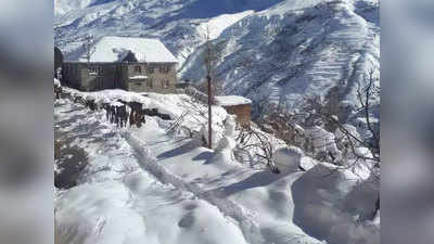 कश्मीर में सेना की चौकी पर गिरा बर्फ का पहाड़, एक जवान शहीद, दो घायल
