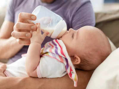 शिशु को किस उम्र से पिलाना चाहिए बोतल का दूध, ताकि पोषण के साथ न करना पड़े समझौता