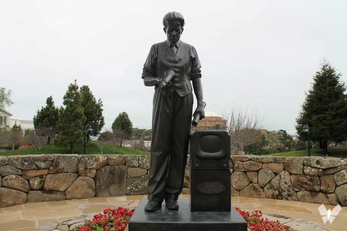 farnsworth statue