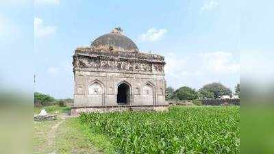 ऐतिहासिक स्मारकाजवळील चंदनासह अनेक झाडे चोरीला, पुरातत्वची पोलिसांत धाव