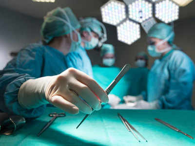 CMO ने हॉस्पिटल में मारा छापा, ऑपरेशन टेबल पर मरीज को छोड़कर भागी डॉक्टर, हॉस्पिटल सील