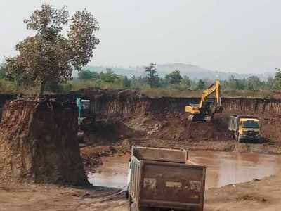 शेती पोखरल्याने बनले तलाव!