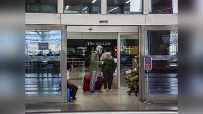 पासपोर्ट के ‘फटे पन्नों’ का एयरपोर्ट पर खुल गया राज, पत्नी हो गई नाराज