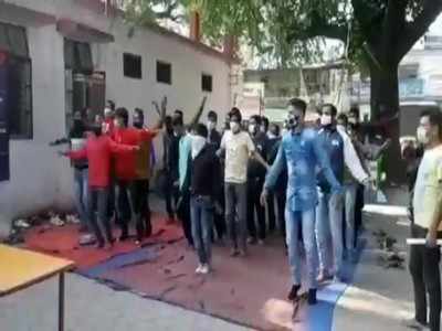 Indore : थाने में अपराधियों से पुलिस ने कराई कसरत, देखें वीडियो