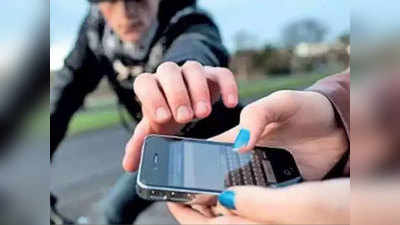 गुड़गांव से मोबाइल झपटकर, राजस्थान में ऑनलाइन ठगों को बेच रहे थे