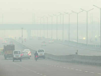 LIVE: दिल्ली के तापमान में गिरावट जारी, वायु प्रदूषण की खराब स्थिति भी बरकरार