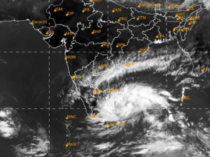 12 മണിക്കൂറിനുള്ളില്‍ ചുഴലിക്കാറ്റാകും