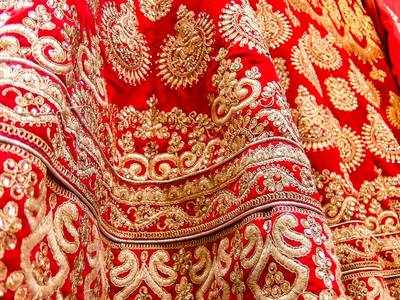 Wedding Lehenga On Amazon : शादी के दिन खूबसूरती में चार चांद लगाने के लिए पहनें ये Wedding Lehenga