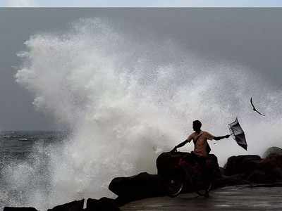 Nivar Cyclone LIVE: चक्रवाती तूफान निवार के मद्देनजर तमिलनाडु में छुट्टी घोषित, चेन्नै में भारी बारिश, कई फ्लाइट्स कैंसल