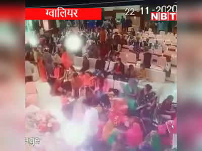 Gwalior News: पल भर के लिए कुर्सी से उठी वृद्धा और गहनों से भरा बैग ले उड़ी नाबालिग लड़की, CCTV में दिखी