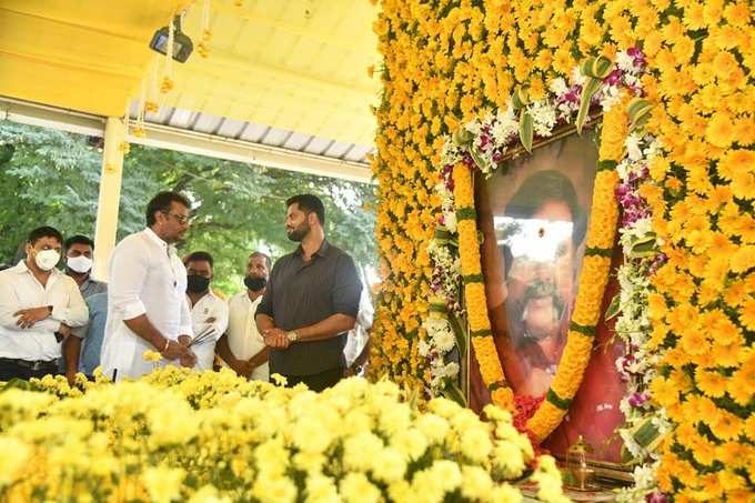 ಅಂಬರೀಶ್ ಸಮಾಧಿಗೆ ವಿಶೇಷ ಅಲಂಕಾರ