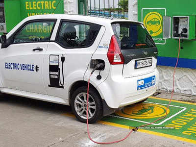 बॅटरी चार्जिंग चिंता मिटणार; ईलेक्ट्रिक मोटारींसाठी केंद्र सरकार घेणार हा निर्णय