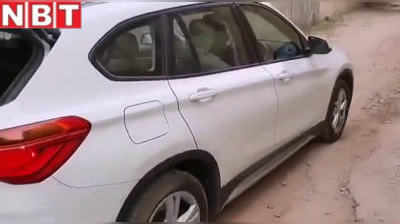 BMW कार से कूड़ा ढोने पर मजबूर हुआ शख्स, चौंकाने वाली वजह...देखिए वीडियो