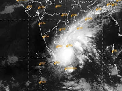 சற்று நேரத்தில் கரையை கடக்க தொடங்கும் நிவர் புயல்!