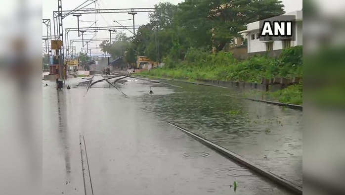 Cyclone Nivar Live: चक्रवाती तूफान निवार से तमिलनाडु में 3 लोगों की मौत, सैकड़ों घर गिरे