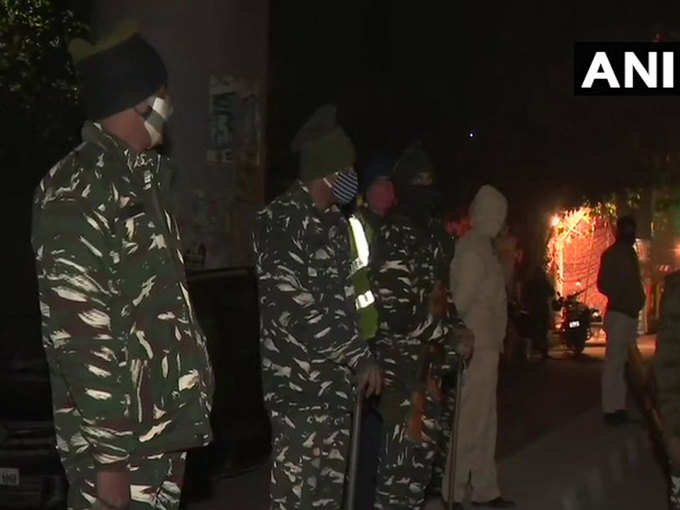 दिल्ली चलो मार्च को देखते हुए दिल्ली-फरीदाबाद सीमा पर सुरक्षाबल तैनात किया गया है।