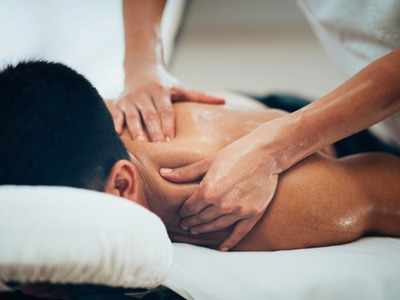 Body massage: सर्दियों में शरीर की मालिश करने से होते हैं ये चौंकाने वाले फायदे, नहीं करेंगे तो पड़ेगा पछताना