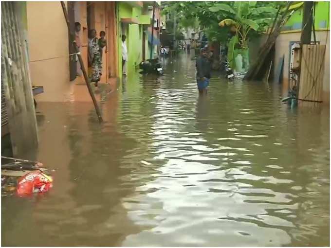 Cyclone Nivar के चलते पुडुचेरी के कई इलाके डूबे