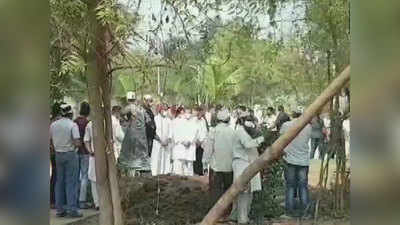 गुजरातः भरूच में सुपुर्दे-खाक हुए अहमद पटेल, राहुल गांधी भी रहे मौजूद