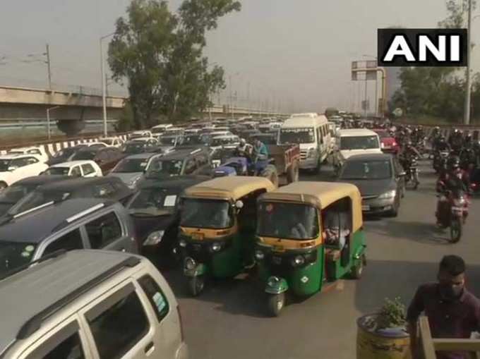 दिल्ली-नोएडा सीमा के पास ट्रैफिक जाम