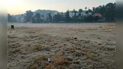 कार पर जमी बर्फ की चादर, कुल्लू -मनाली से भी ज्यादा ठंडा राजस्थान का Mount Abu, देखें तस्वीरें