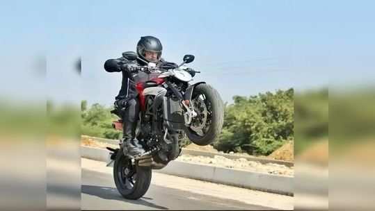 Ajith Bike Stunt சமூக வலைதளத்தில் தீயாக பரவும் அஜித்தின் பைக் ஸ்டண்ட் போட்டோ