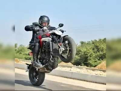 Ajith Bike Stunt சமூக வலைதளத்தில் தீயாக பரவும் அஜித்தின் பைக் ஸ்டண்ட் போட்டோ