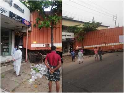 നിയന്ത്രണം വിട്ട കണ്ടെയ്‌നർ ലോറി കടത്തിണ്ണയിലേക്ക് ഇടിച്ചു കയറി; പത്രവിതരണക്കാരൻ മരിച്ചു, വീഡിയോ