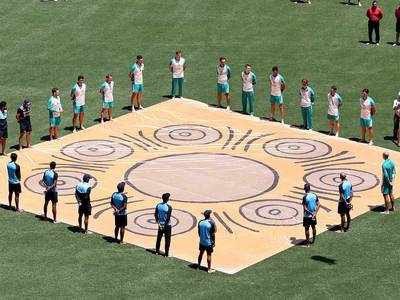 नस्लवाद के खिलाफ बेयरफुट सर्कल समारोह में शामिल हुए भारत, ऑस्ट्रेलियाई क्रिकेटर