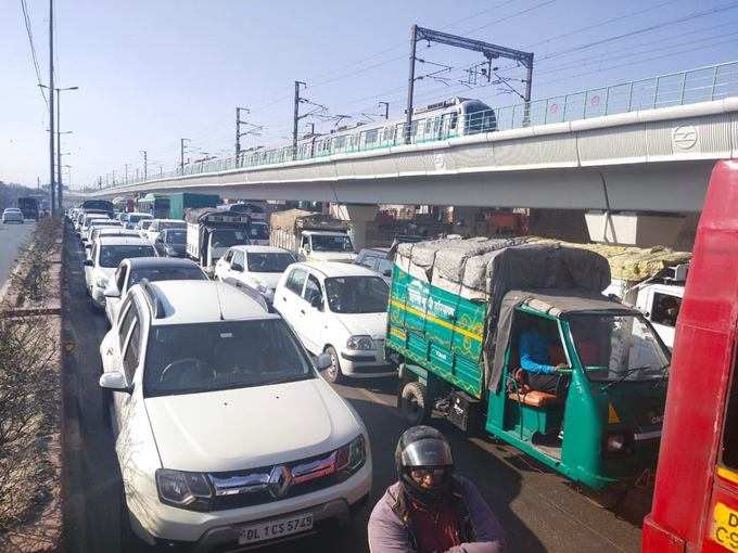 आंदोलन के साइड इफेक्‍ट्स, दिल्‍ली में कई जगह लंबा जाम