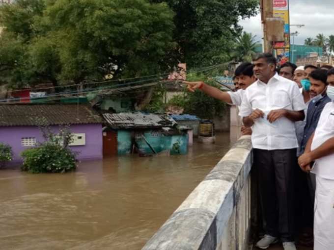 பார்வையிட்ட அமைச்சர்