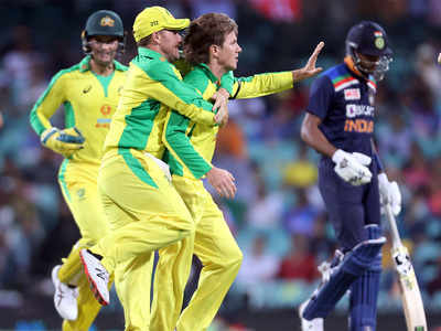 AUS vs IND 1st ODI Highlights: आरोन फिंच और स्टीव स्मिथ के बाद छाए जम्पा, भारत को पहले वनडे में मिली 66 रन से हार