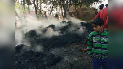 prayagraj news: खेत की रखवाली कर रहे किसान की पुआल में जलकर मौत, घरवालों ने लगाया हत्‍या का आरोप