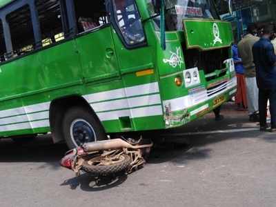 സിമന്‍റ് കവലയില്‍ ബൈക്ക് യാത്രക്കാരനെ ഇടിച്ചു വീഴ്ത്തിയത് കാറല്ല! ദൃശ്യം പുറത്ത് വിട്ട് പോലീസ്; രക്ഷയായത് ബസ് ഡ്രൈവറുടെ മനഃസാന്നിധ്യം