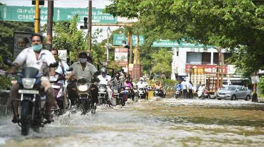 தென் தமிழக மக்களே உஷார்: அதி கனமழை அலர்ட்!