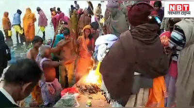 बिहार: कोरोना पर भारी आस्था, कार्तिक पूर्णिमा में गंगा घाटों पर उमड़ी भीड़