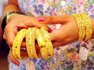 Gold Prices Today: सोने में 4 साल में सबसे बड़ी मासिक गिरावट, चांदी भी लुढ़की