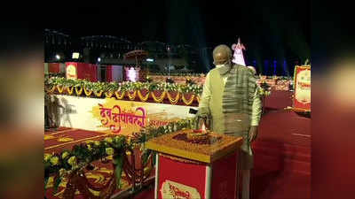 Modi in Varanasi: PM मोदी ने दीप जलाकर किया देव दीपावली का आगाज, भोजपुरी में भाषण की शुरुआत