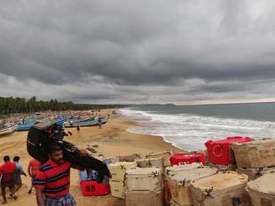 തിരുവനന്തപുരം ജില്ലയില്‍ അതീവ ജാഗ്രതാ നിര്‍ദേശം; ചങ്കിടിപ്പോടെ തീരദേശവാസികള്‍