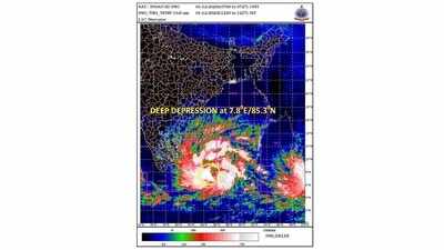 ചുഴലിക്കാറ്റ്; തിരുവനന്തപുരത്ത് 48 വില്ലേജുകളിൽ പ്രത്യേക ശ്രദ്ധ, കടലിൽ പോകുന്നതിനു കർശന നിരോധനം, ദുരന്ത നിവാരണത്തിന് മുന്നൊരുക്കങ്ങള്‍ തുടങ്ങി