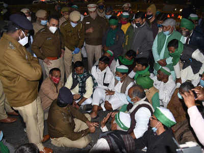 Farmers Protest: चिल्ला बॉर्डर पर अड़े किसान, नोएडा से जा रहे हैं दिल्ली तो करें इन रास्तों का इस्तेमाल