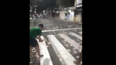 ब्राजील के शहर में फिल्मी स्टाइल में लूट, सड़कों पर नोट उड़ाकर भागे लुटेरे