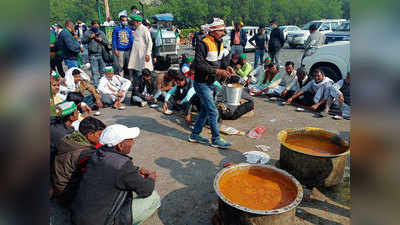 Farmers Protest Updates: सड़क पर खाना, चाय देखिए किसान आंदोलन की अनदेखी तस्वीरें