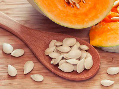 Pumpkin Seeds Health Benefits: शानदार इम्युनिटी बूस्टर हैं कद्दू के बीज, इतनी मात्रा में रोज कर सकते हैं इनका सेवन